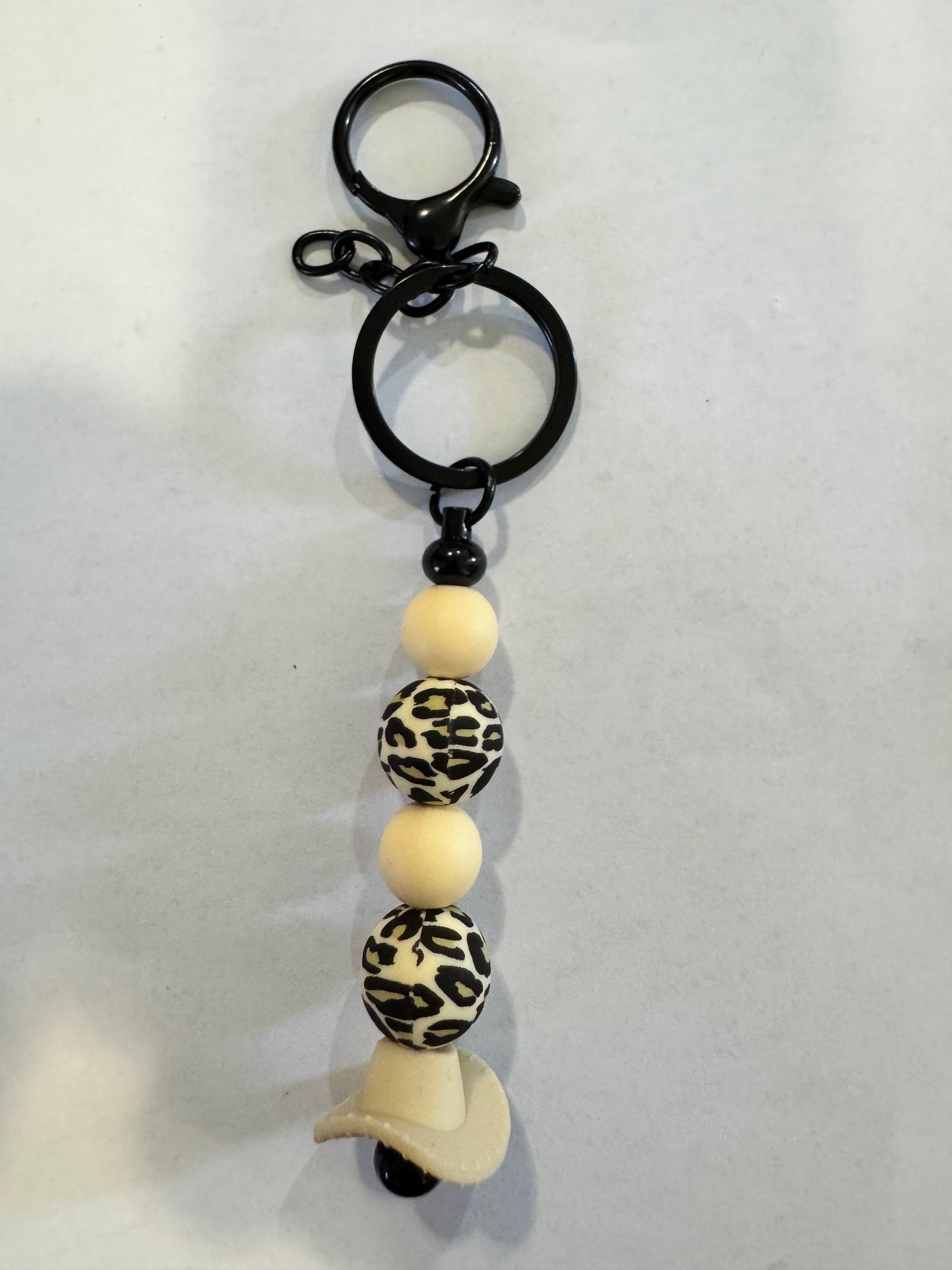 Keychain with leopard print and plain beads on a white background